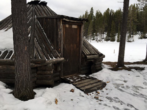 En av kåtorna på Båtsuoj samecenter