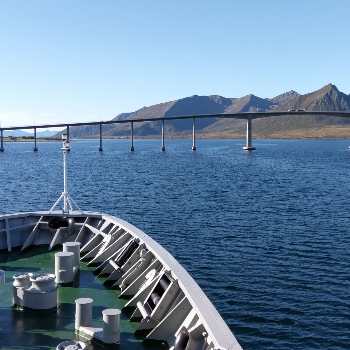 På väg att lägga till i i Risöyhamn